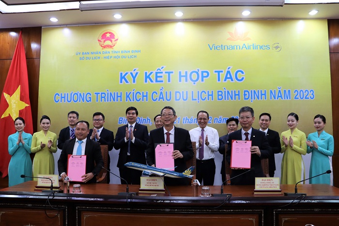 UBND tỉnh Bình Định và Tổng Công ty hàng không Việt Nam - Vietnam Airlines ký kết Thỏa thuận hợp tác xây dựng sản phẩm kích cầu du lịch Bình Định năm 2023